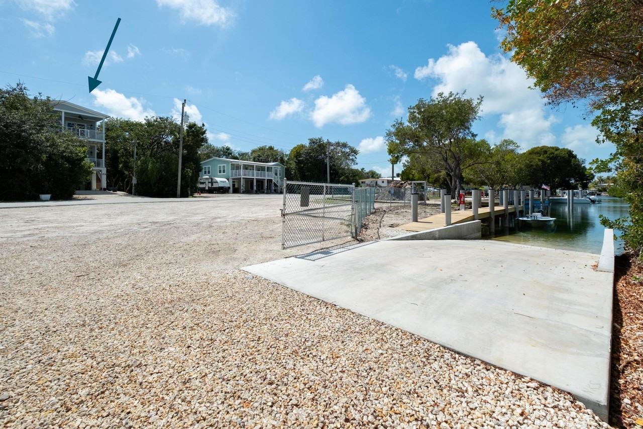 204 Coral Ave - Photo 3 of 28