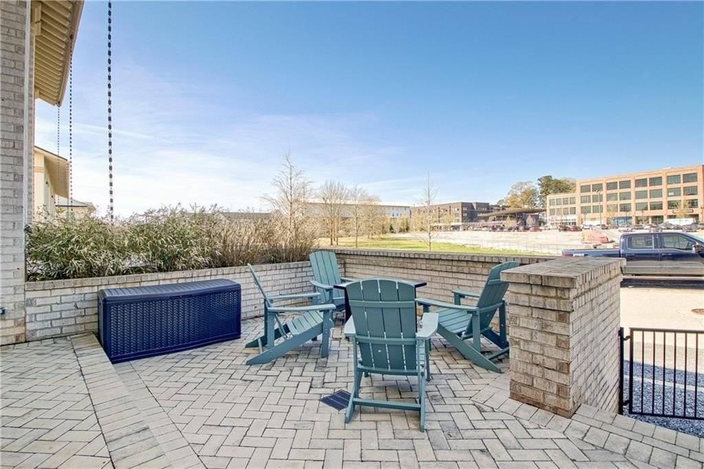 580 Heatherden Ave - Photo 4 of 40