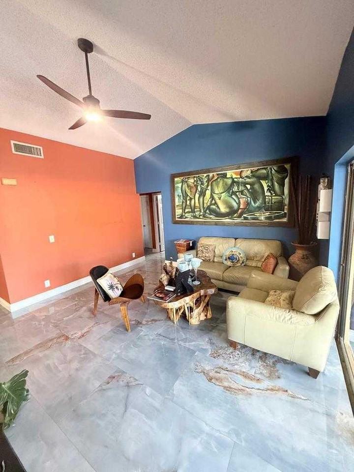 11 Capitol Ct - Photo 4 of 10