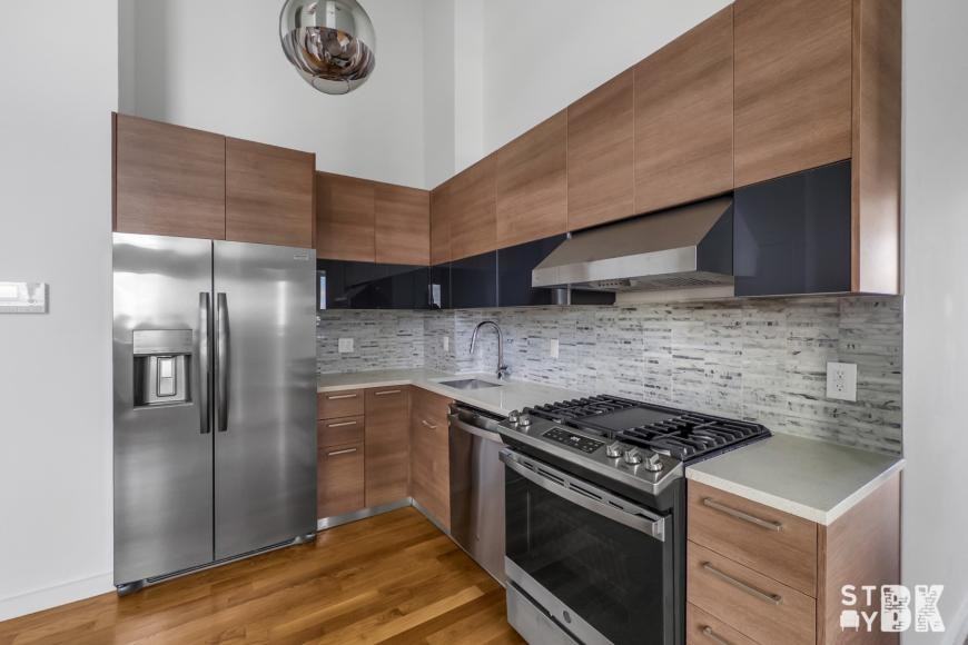 333 Greene Ave - Photo 6 of 10