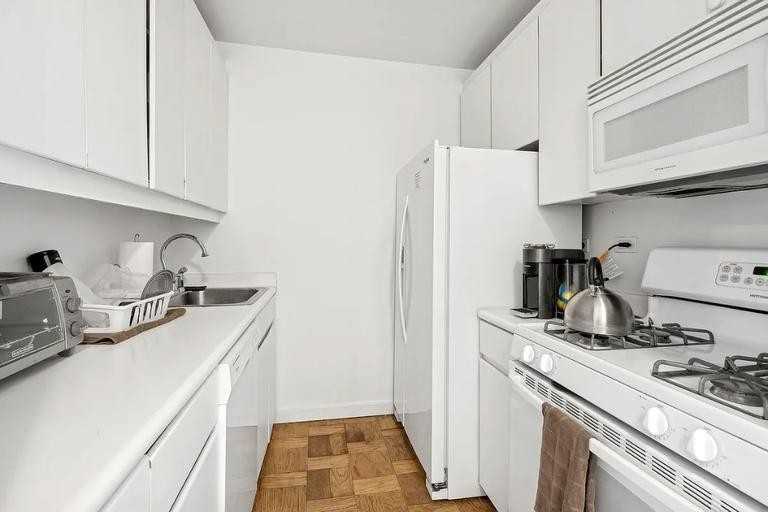 630 1st Ave - Photo 4 of 9