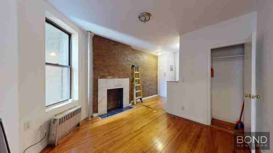 166 W 83rd St - Photo 2 of 7