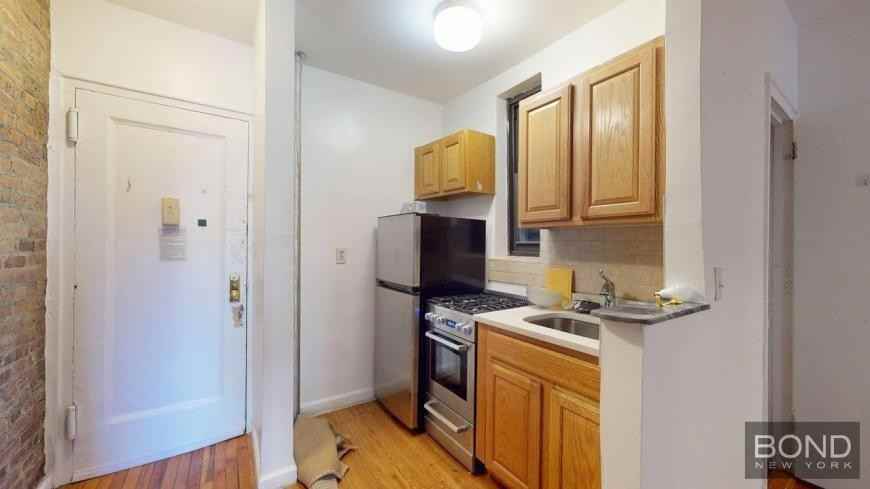 166 W 83rd St - Photo 3 of 7