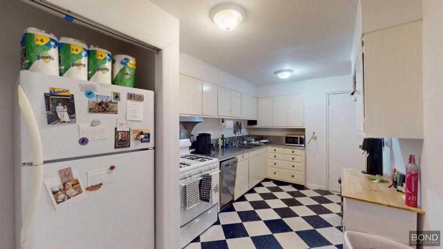 1662 1st Ave - Photo 4 of 10