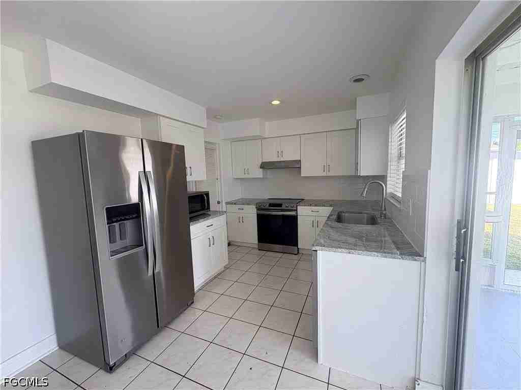 436 Bayshore Dr - Photo 3 of 11