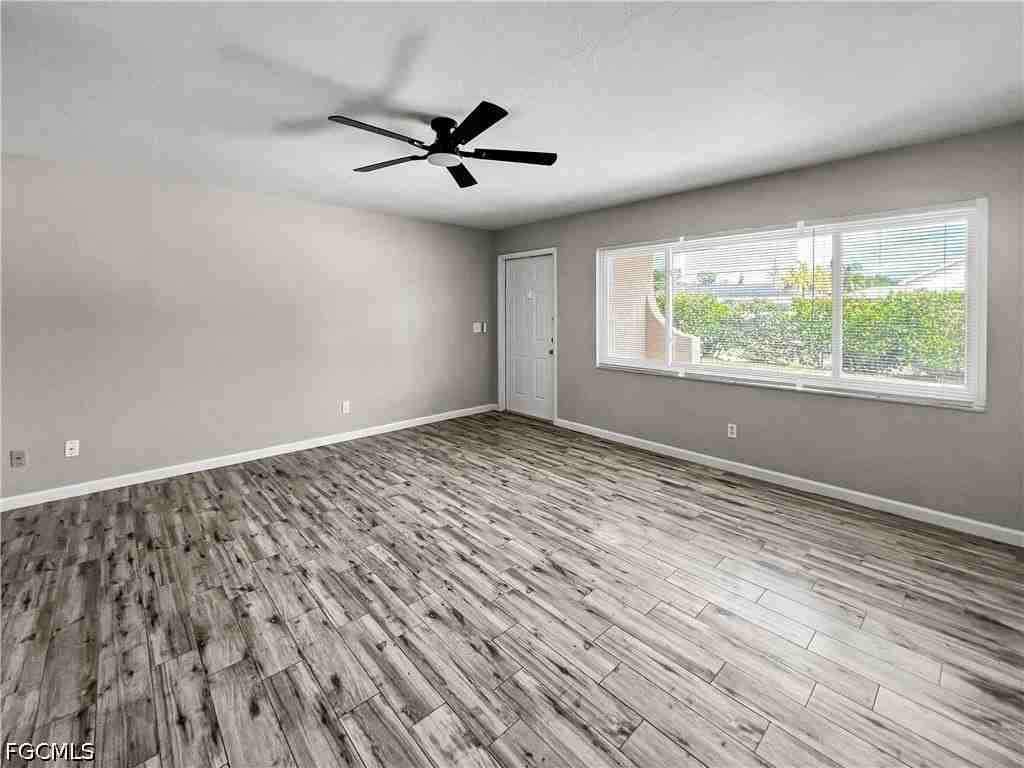 18660 Miami Blvd - Photo 4 of 34