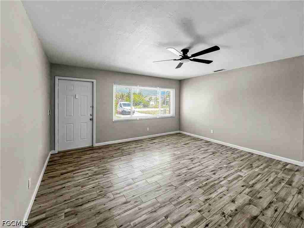 18660 Miami Blvd - Photo 6 of 34