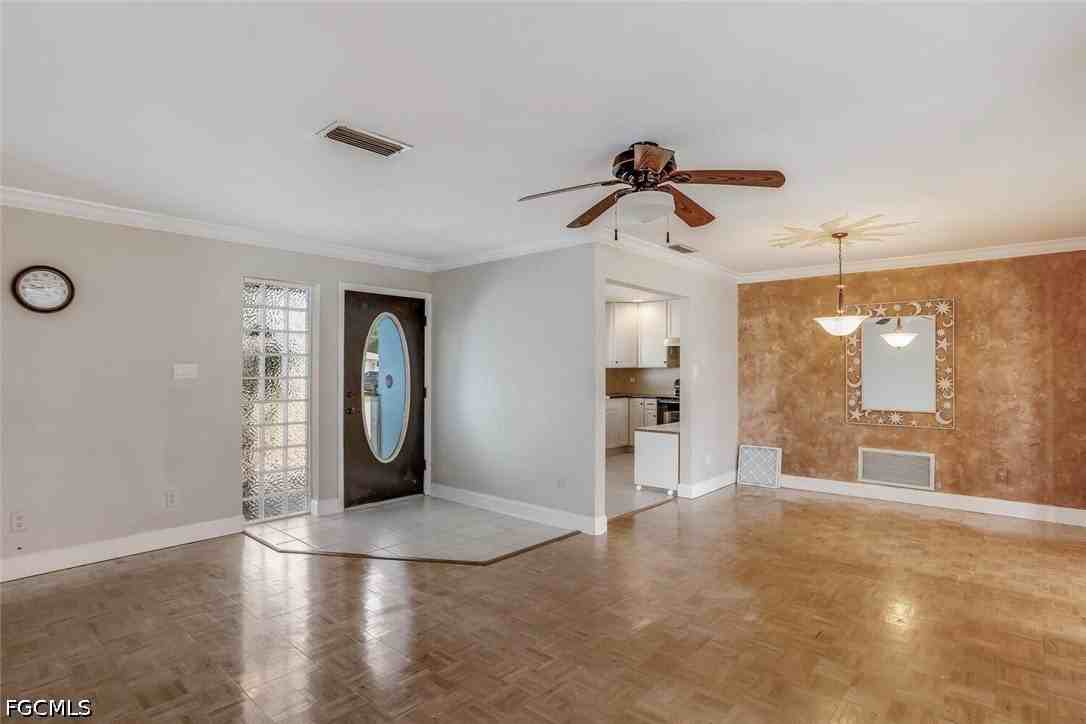 806 Entrada Dr N - Photo 3 of 19