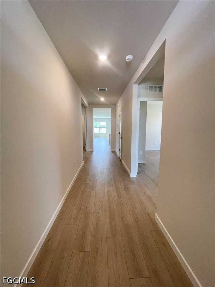 920 Ne 10th St - Photo 6 of 30