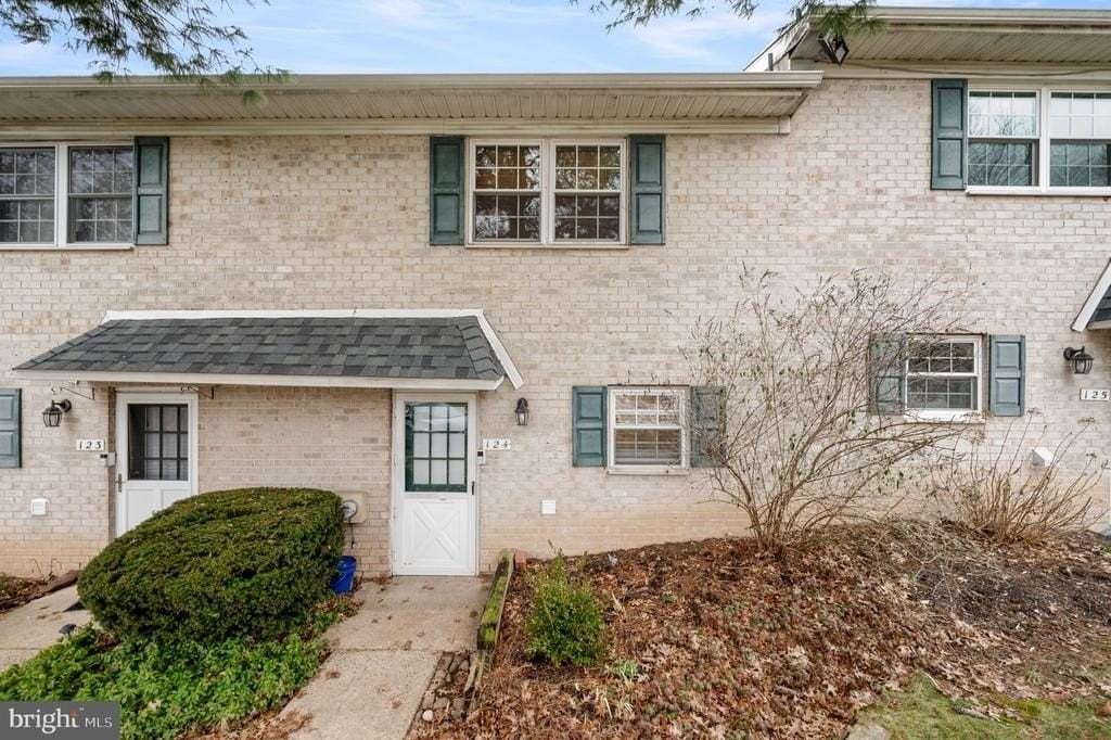 124 Hampstead Dr #124 - Photo 2 of 18