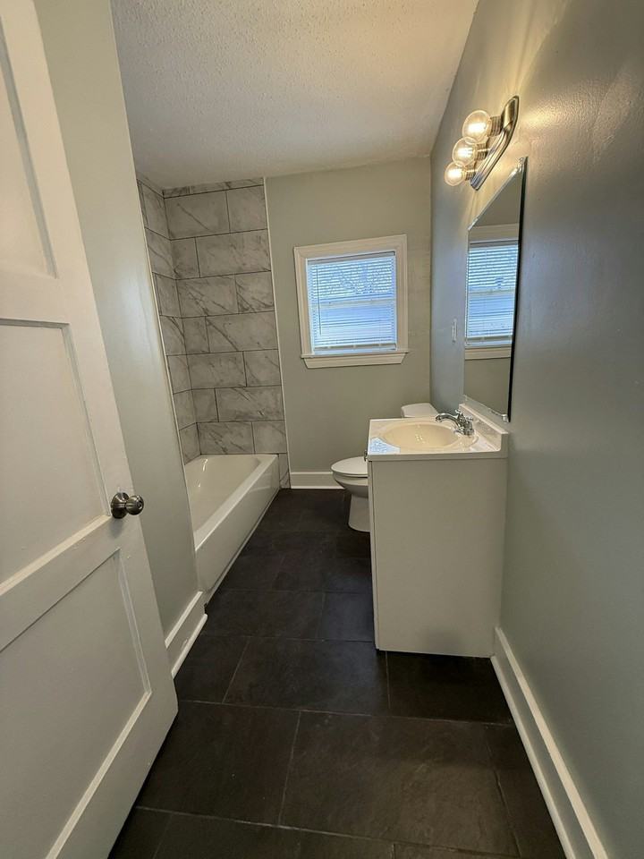 61 South Parkway East - Photo 4 of 7