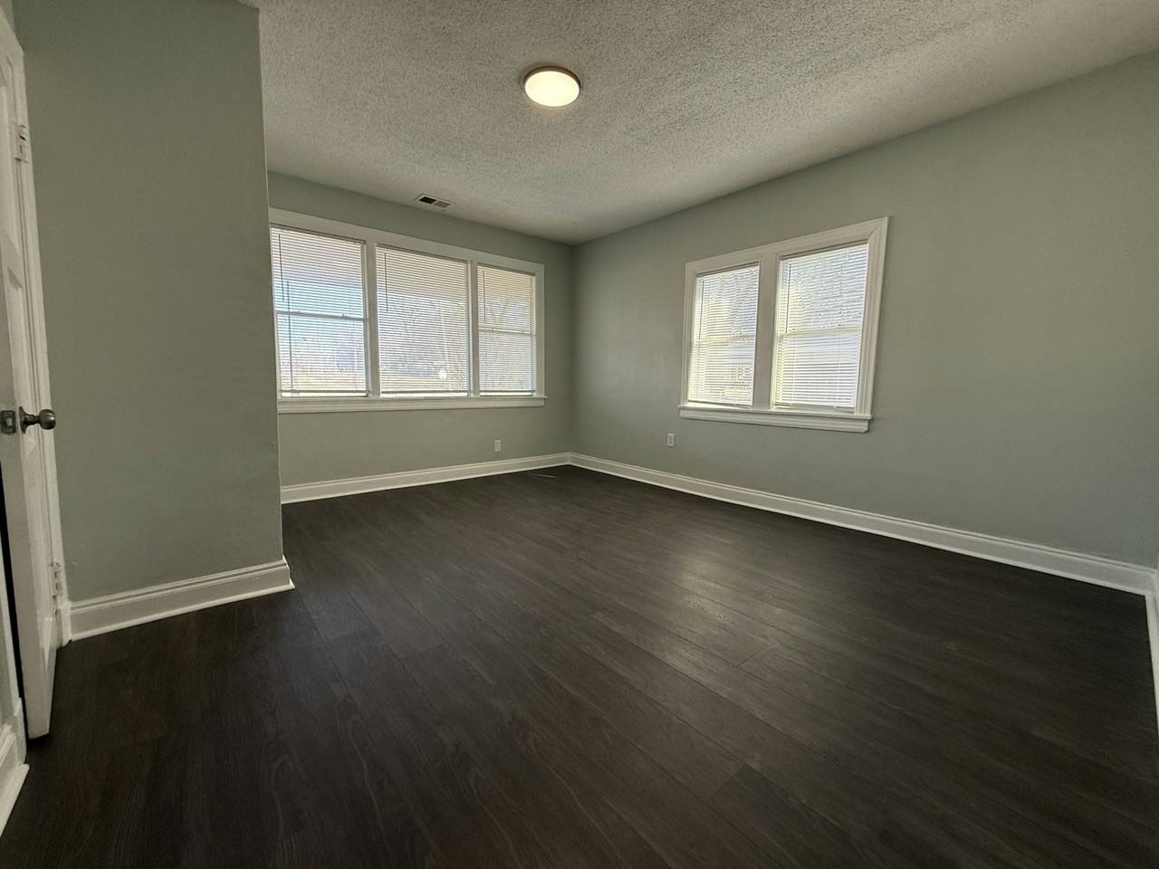 61 South Parkway East - Photo 5 of 7