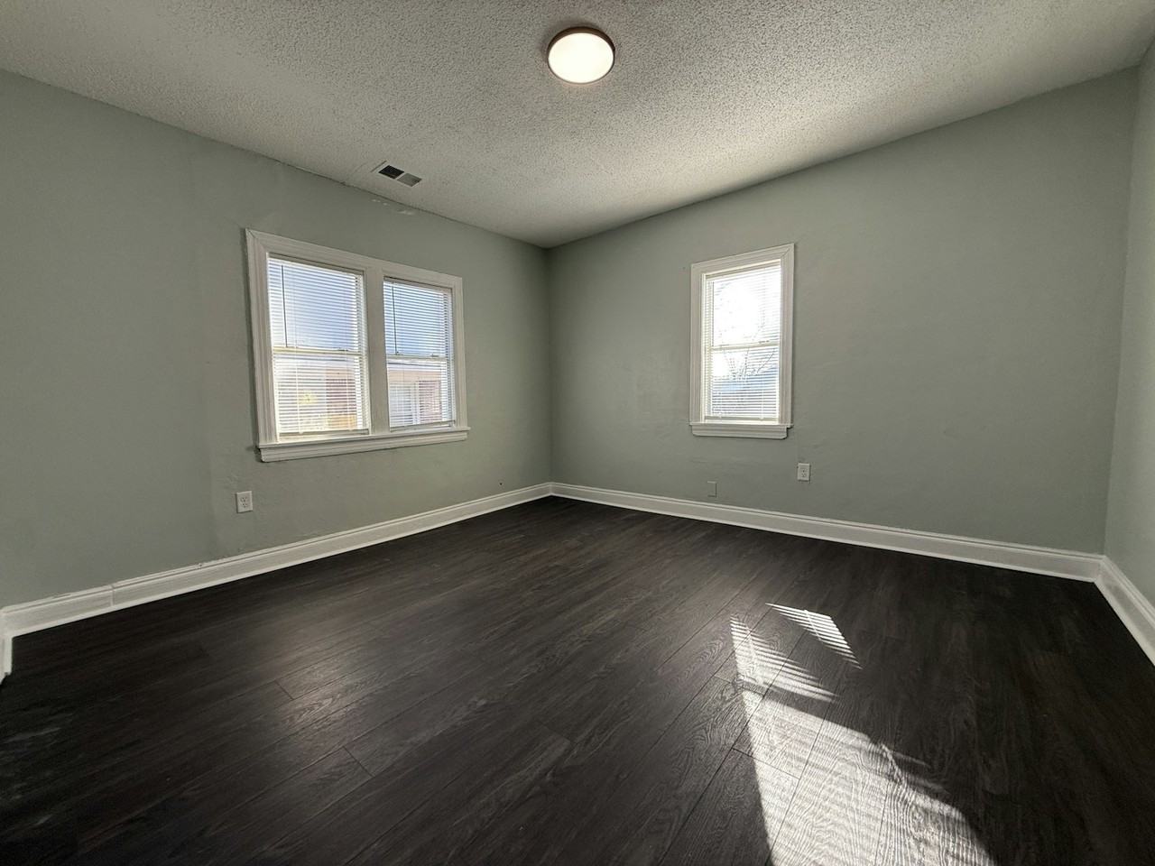 61 South Parkway East - Photo 6 of 7