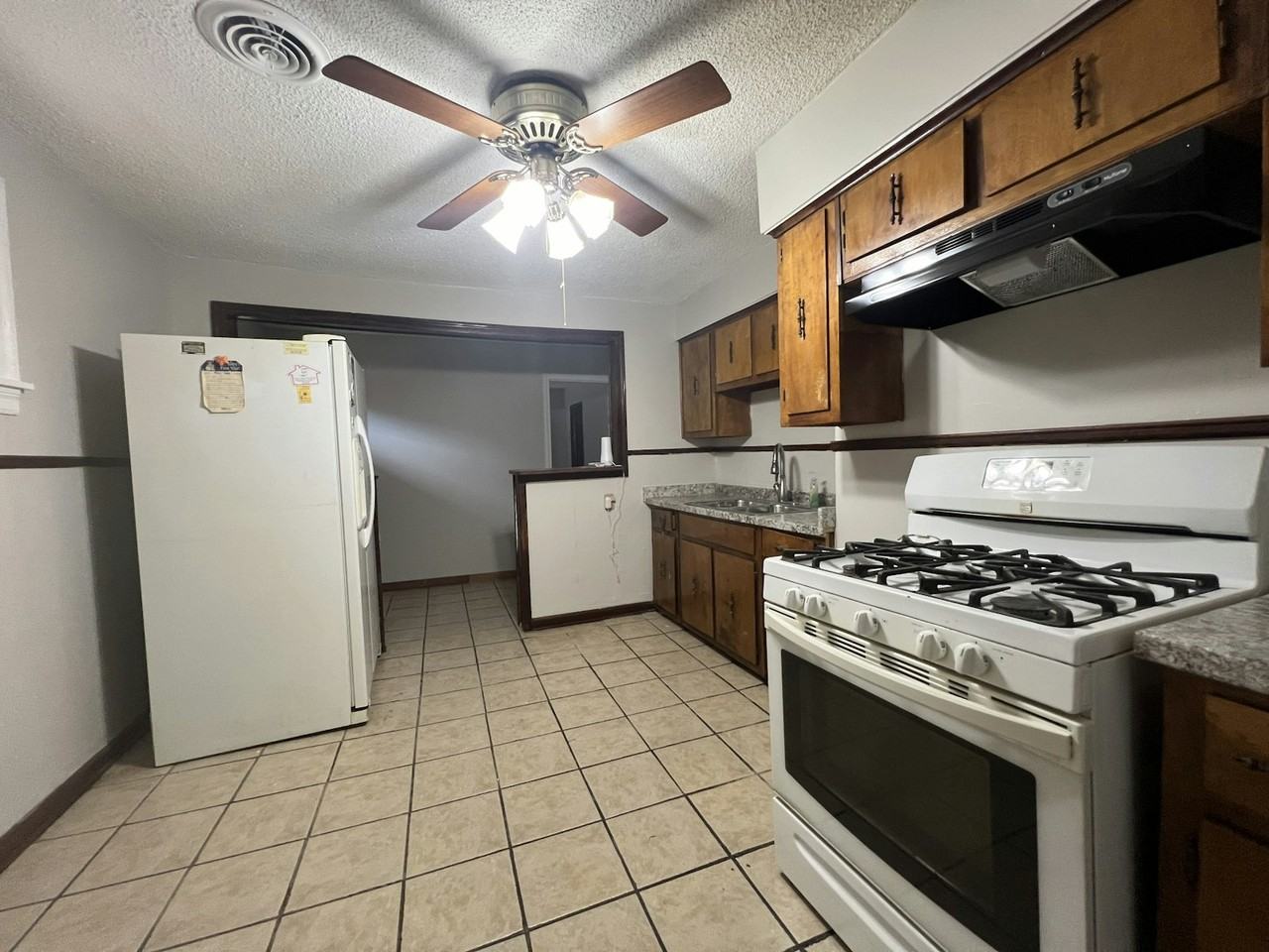 1450 Gold Avenue - Photo 2 of 12