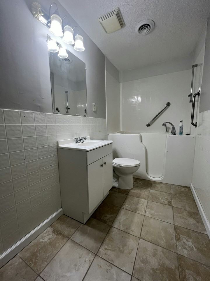 1450 Gold Avenue - Photo 3 of 12