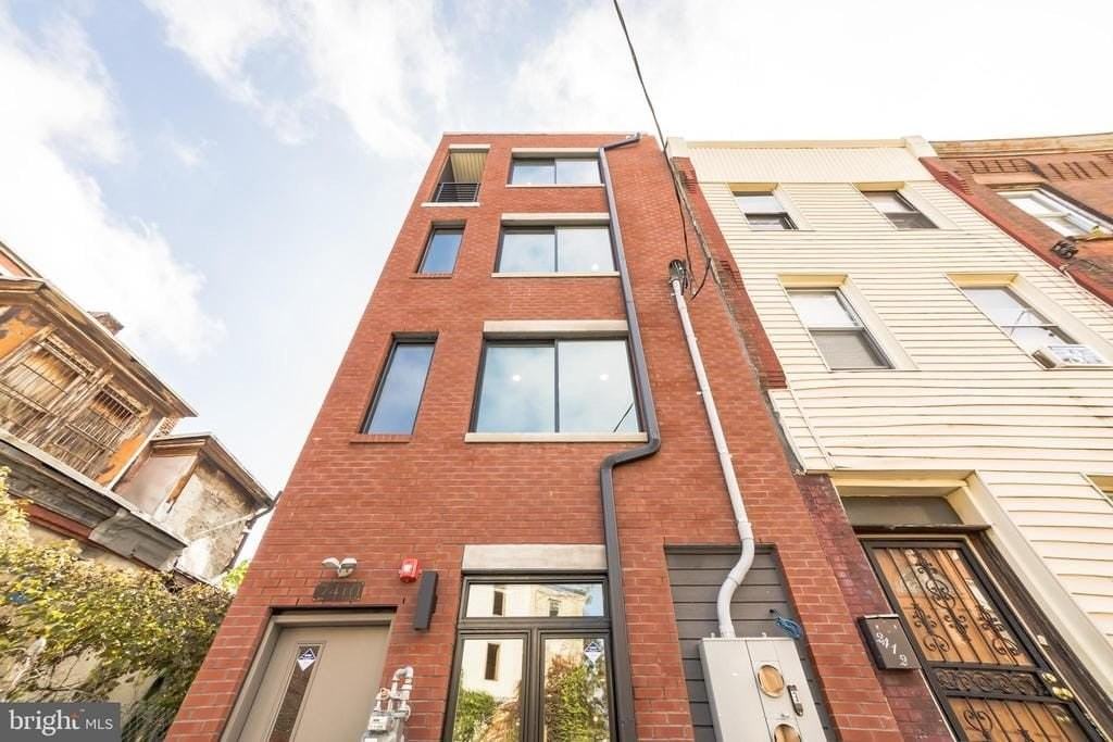 2410 Clifford St #1 - Photo 2 of 28