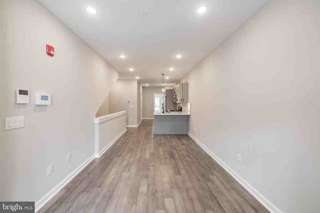 2410 Clifford St #1 - Photo 5 of 28