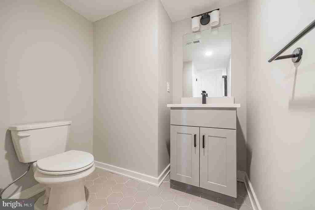 2410 Clifford St #1 - Photo 7 of 28