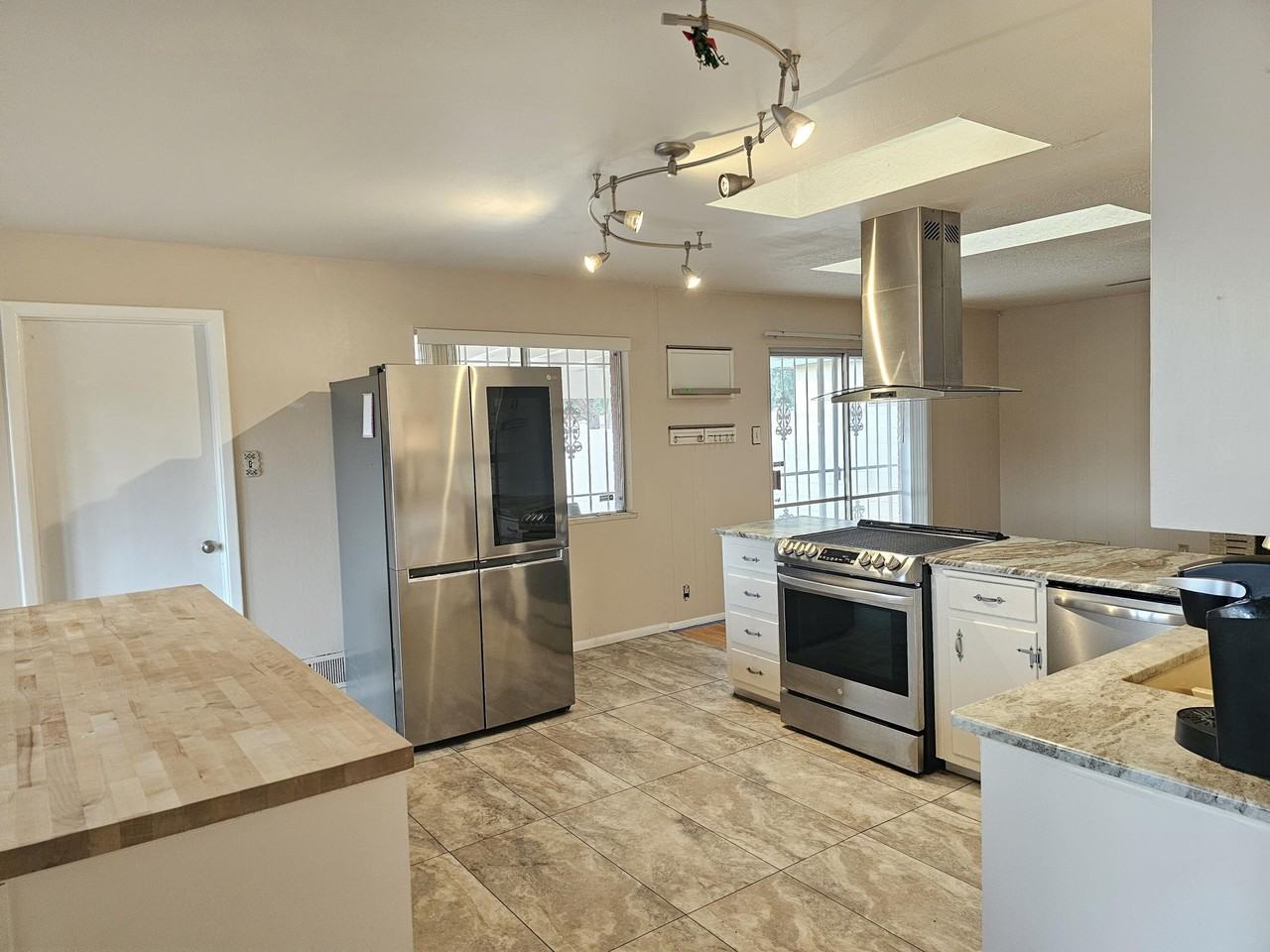 2701 Cagua Dr Ne - Photo 3 of 19