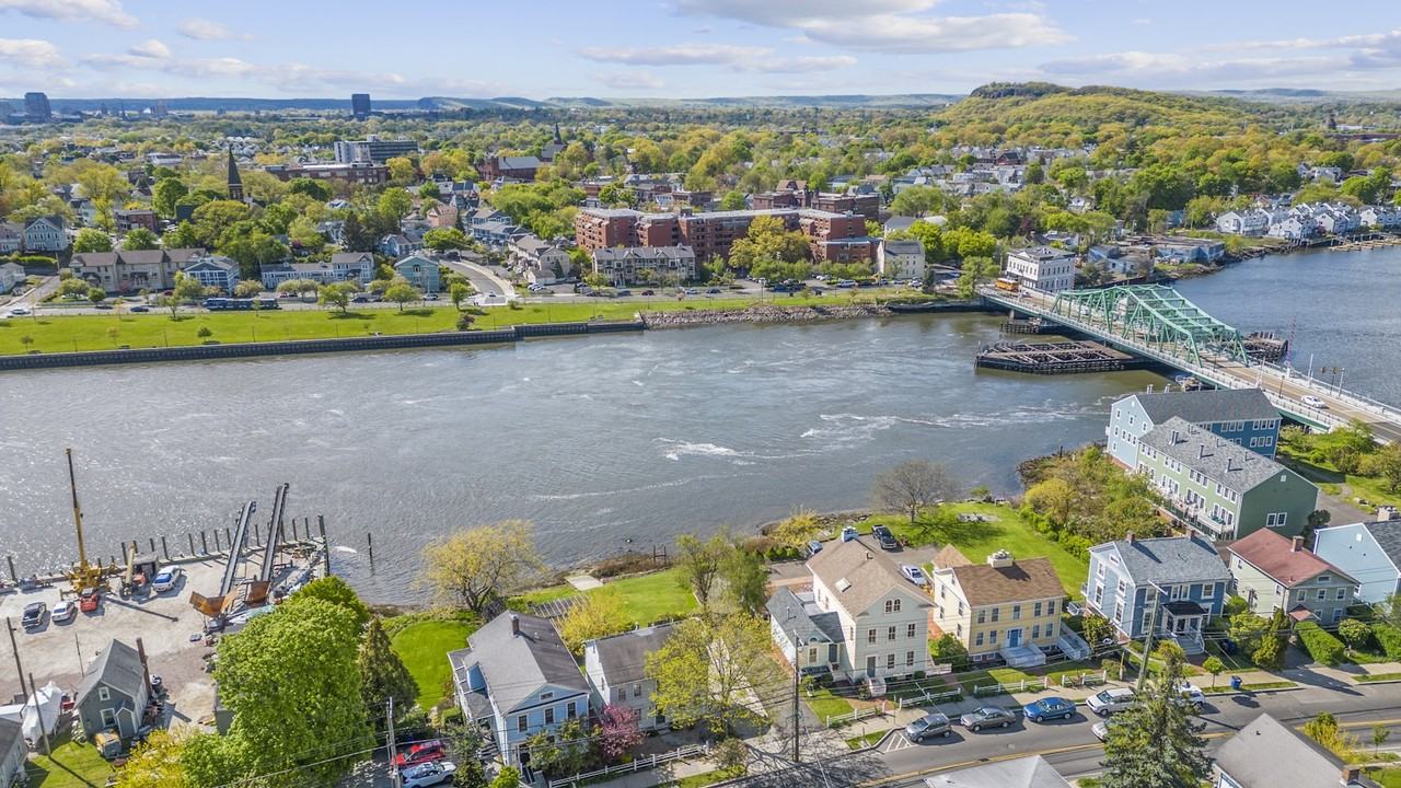 624 Quinnipiac Avenue, Unit 1- Main House - Photo 2 of 33