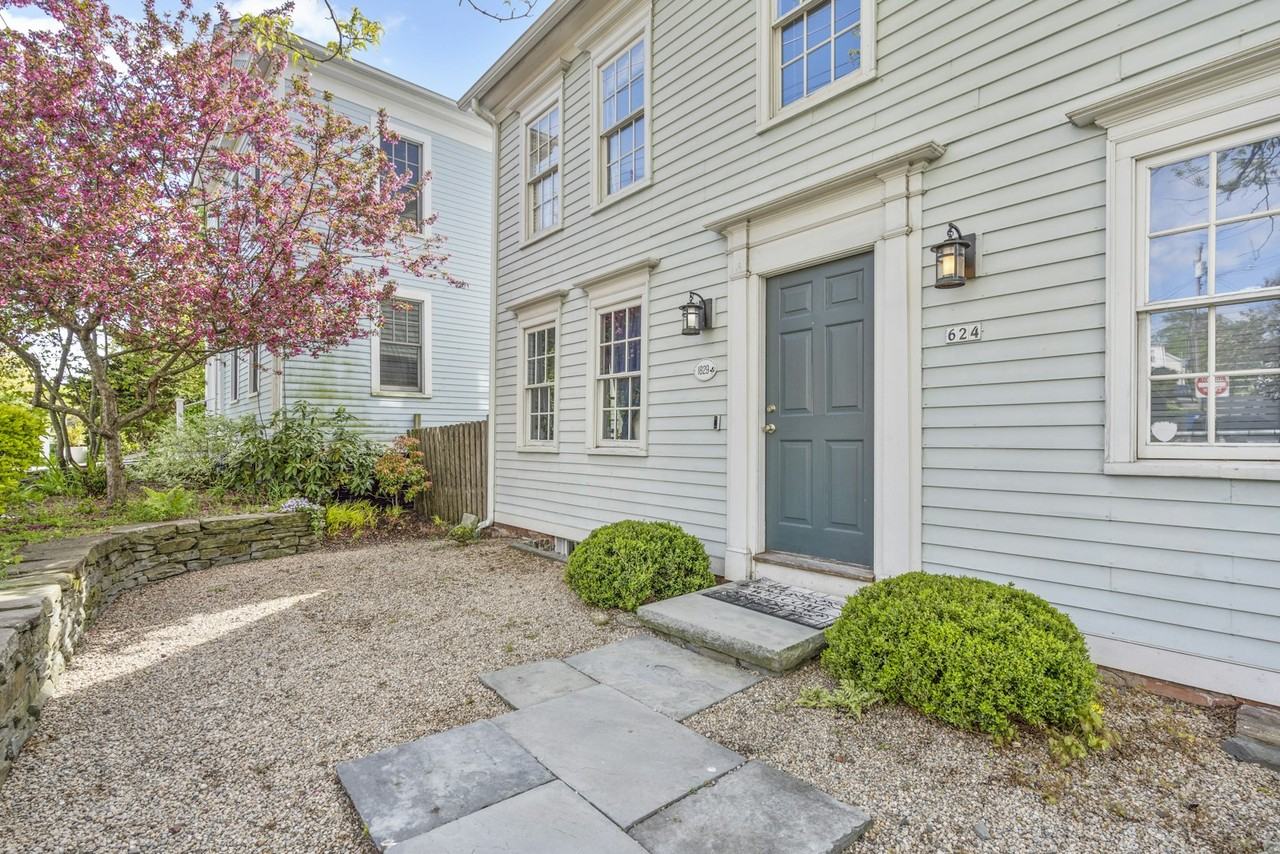 624 Quinnipiac Avenue, Unit 1- Main House - Photo 7 of 33