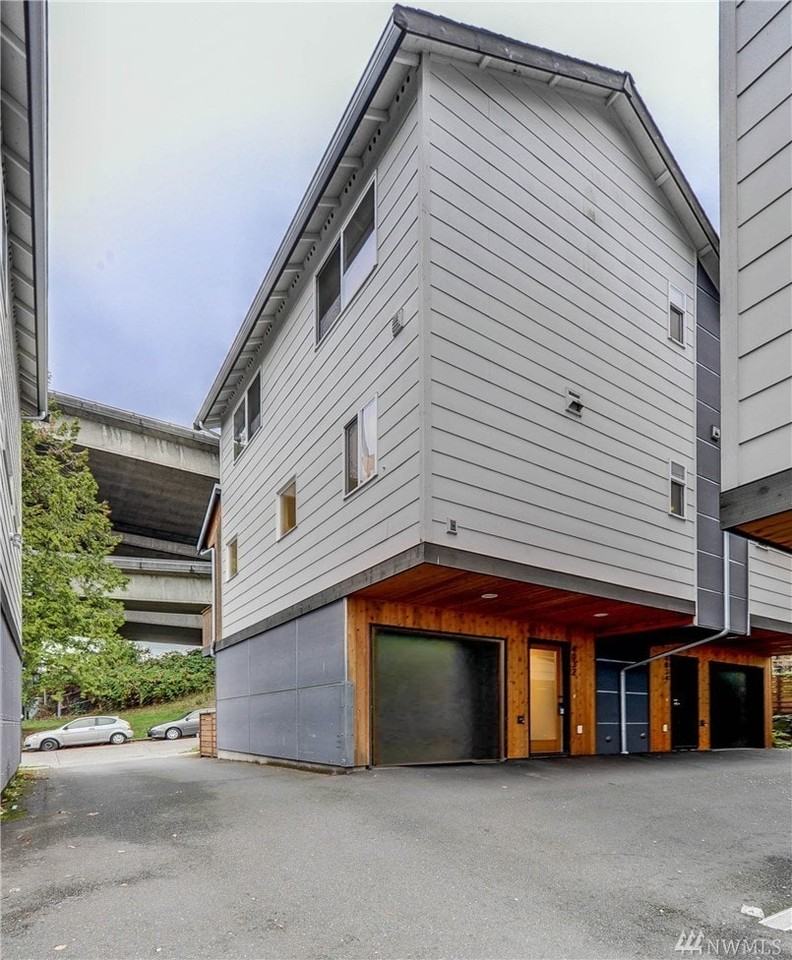 4032 Pasadena Place Northeast - Photo 5 of 17