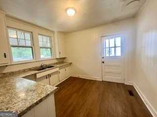 908 Hill St - Photo 2 of 8