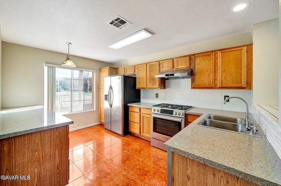 2611 Redington St - Photo 7 of 26