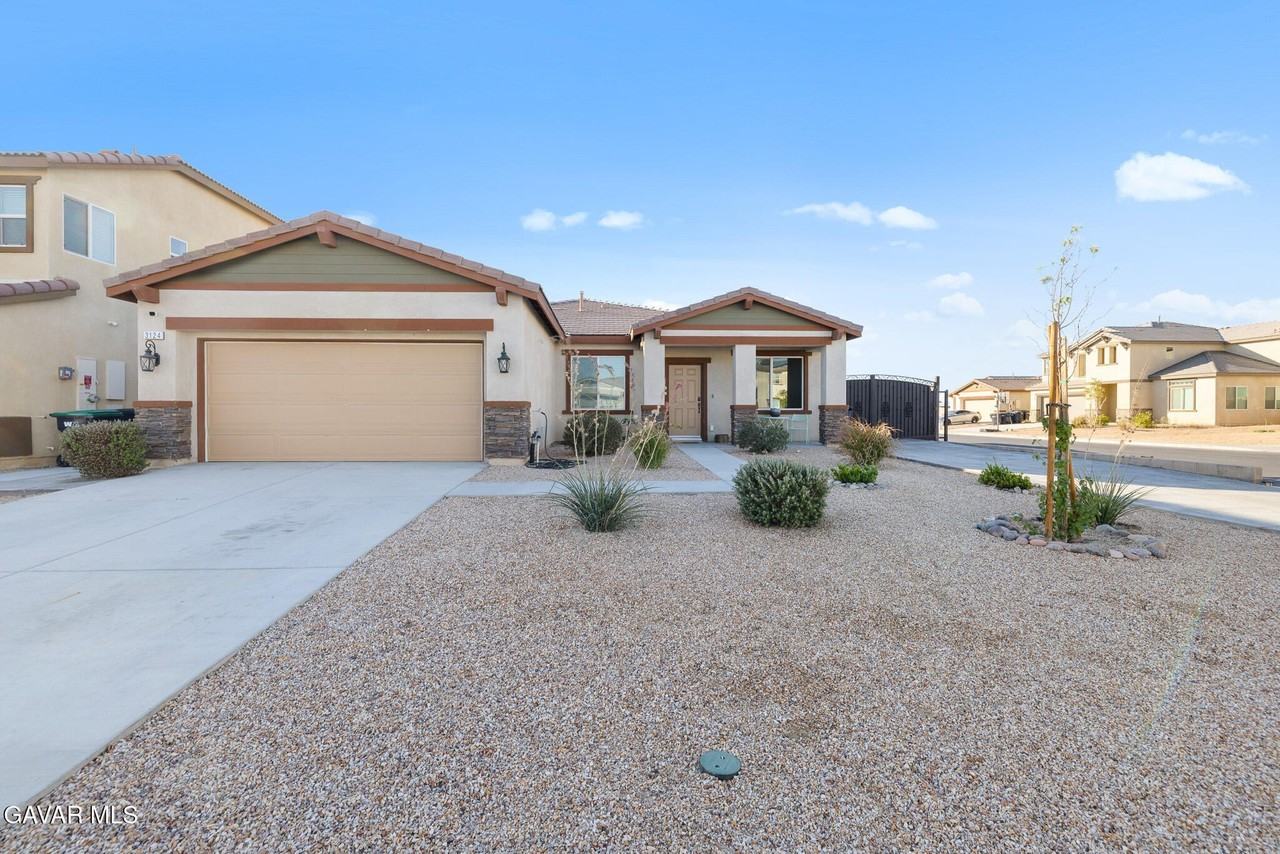 3124 Via Bella Rosa Ave - Photo 2 of 36