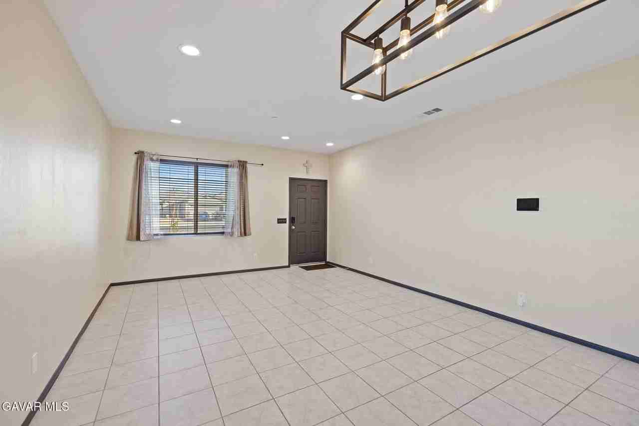 3124 Via Bella Rosa Ave - Photo 5 of 36