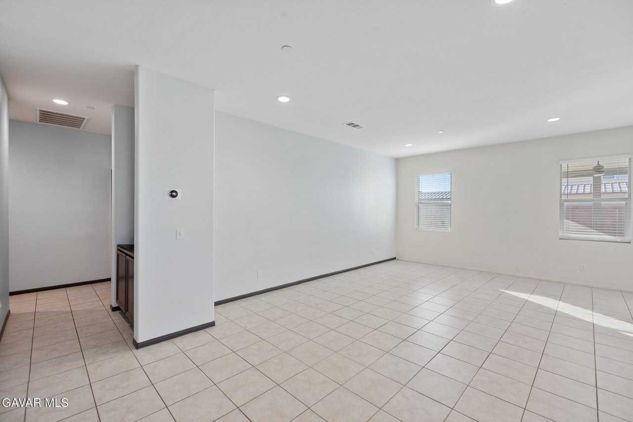 3124 Via Bella Rosa Ave - Photo 6 of 36