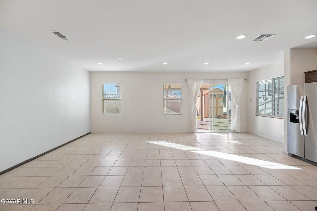 3124 Via Bella Rosa Ave - Photo 7 of 36