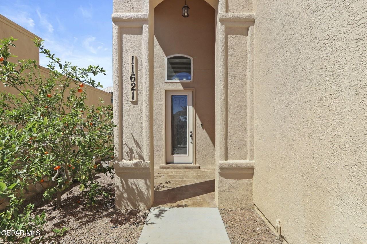 11621 Saint Martin Way - Photo 5 of 50