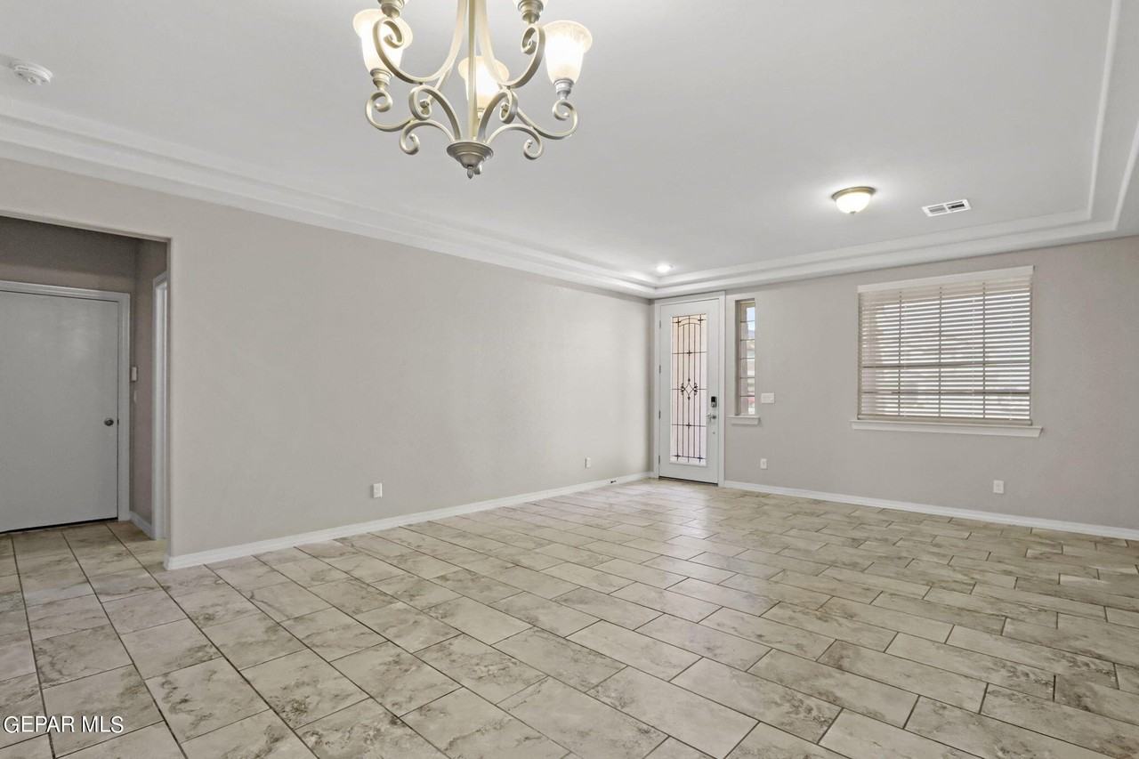 12312 Desert Path Ct - Photo 5 of 47