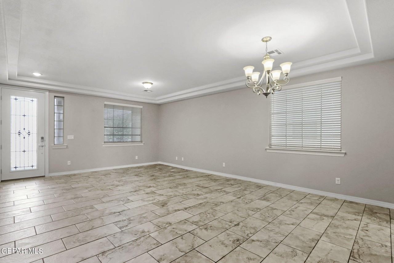 12312 Desert Path Ct - Photo 7 of 47