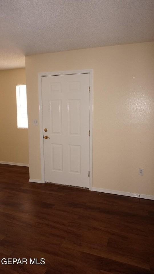 11020 Wind Ct - Photo 2 of 25