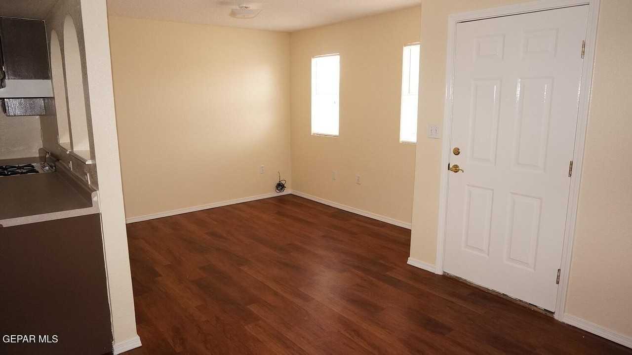 11020 Wind Ct - Photo 3 of 25