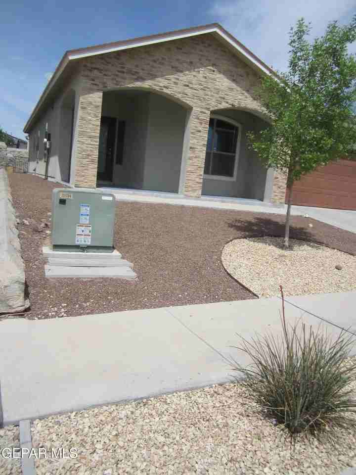 323 Malta St - Photo 4 of 50