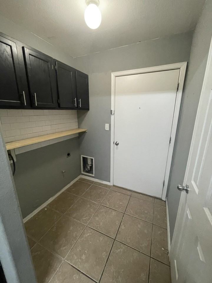 5724 Saluki Dr Unit B - Photo 5 of 13