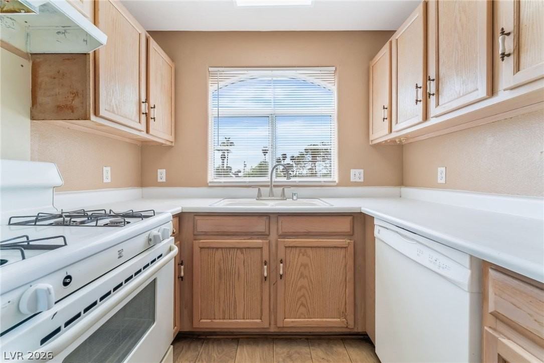 4320 W Lake Mead Blvd #201 - Photo 3 of 32