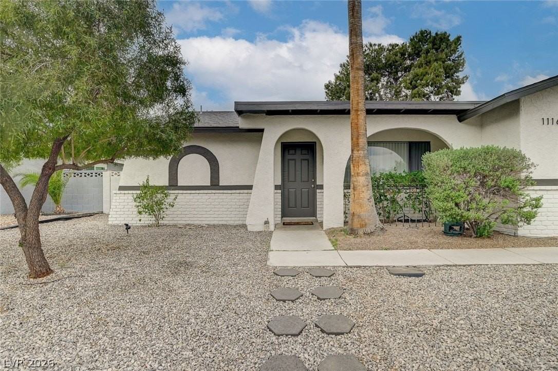 1116 Rock Springs Dr - Photo 2 of 21