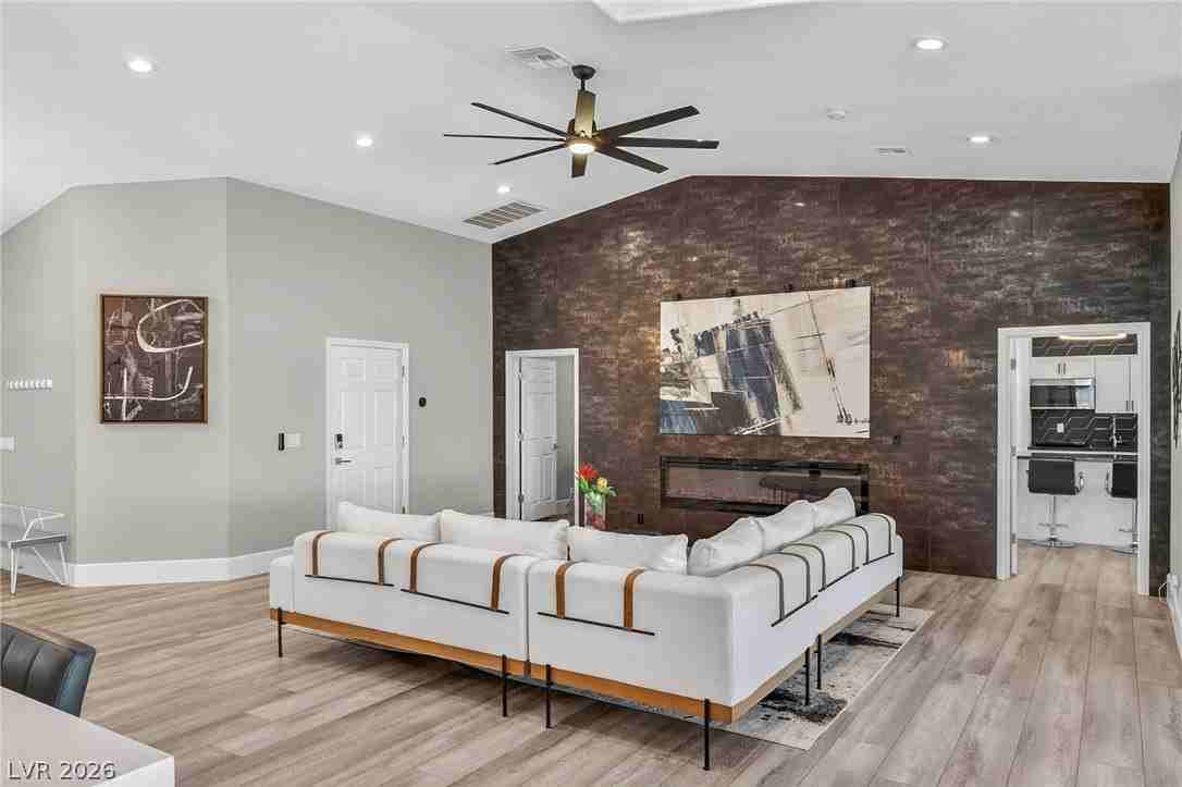 363 E Robindale Rd - Photo 3 of 50