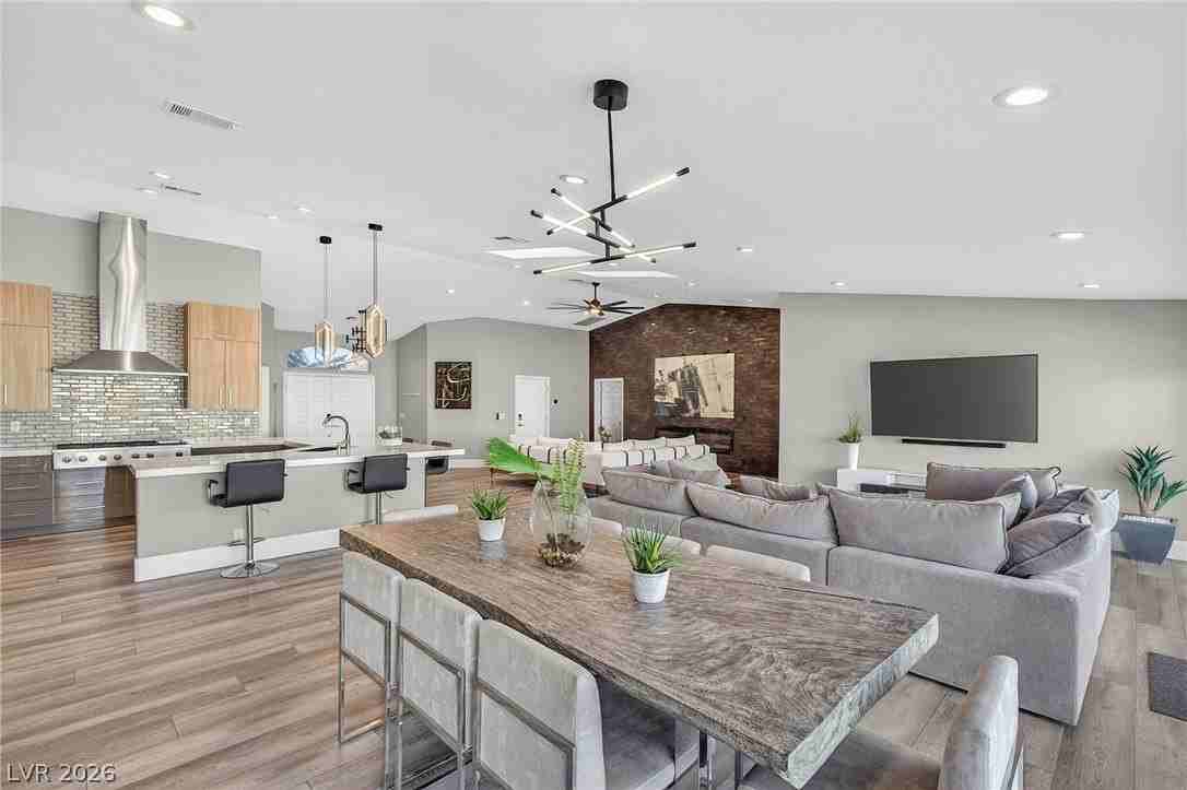 363 E Robindale Rd - Photo 5 of 50