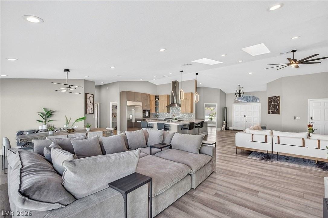 363 E Robindale Rd - Photo 6 of 50