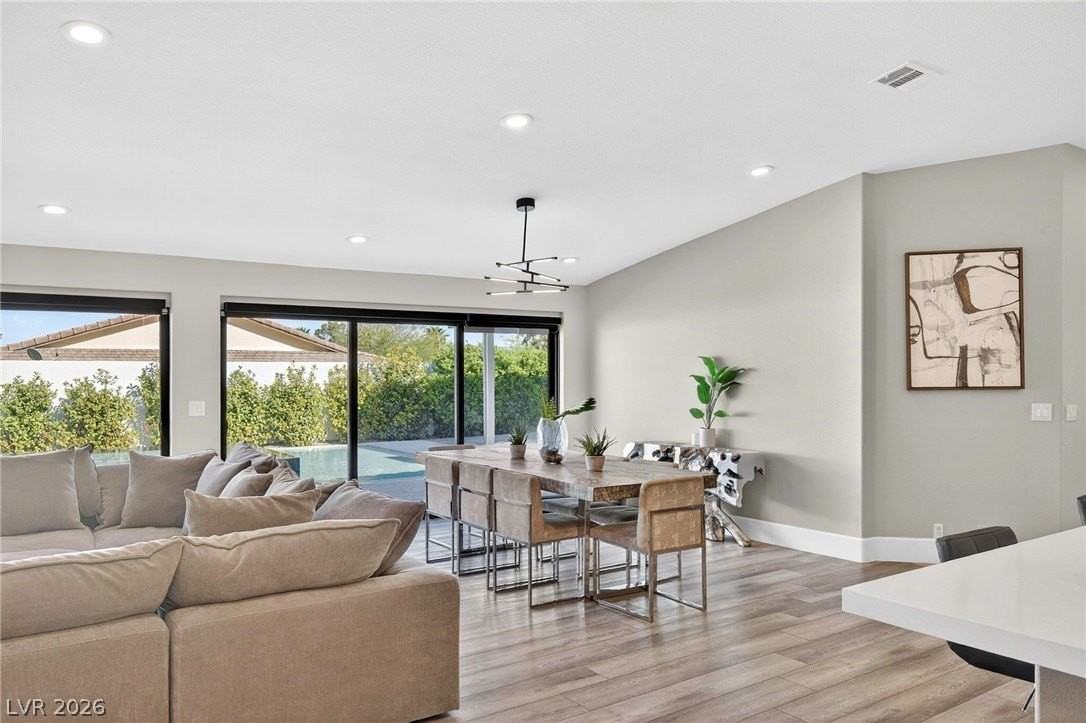 363 E Robindale Rd - Photo 7 of 50