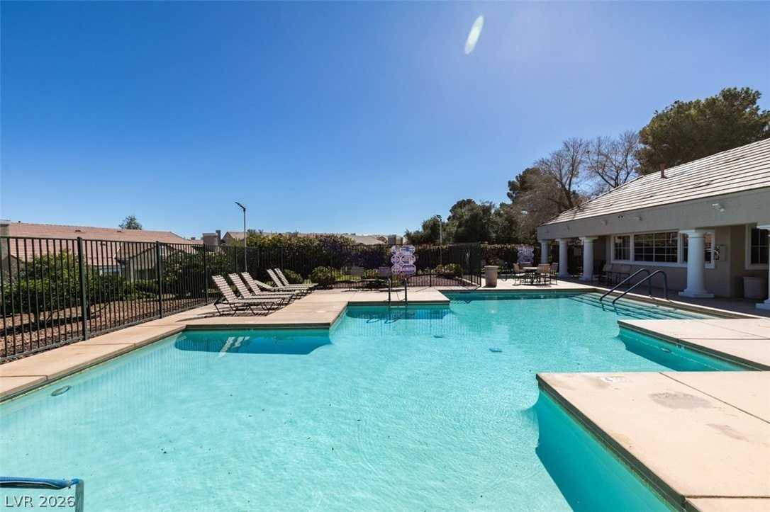 972 Paisley St - Photo 3 of 39