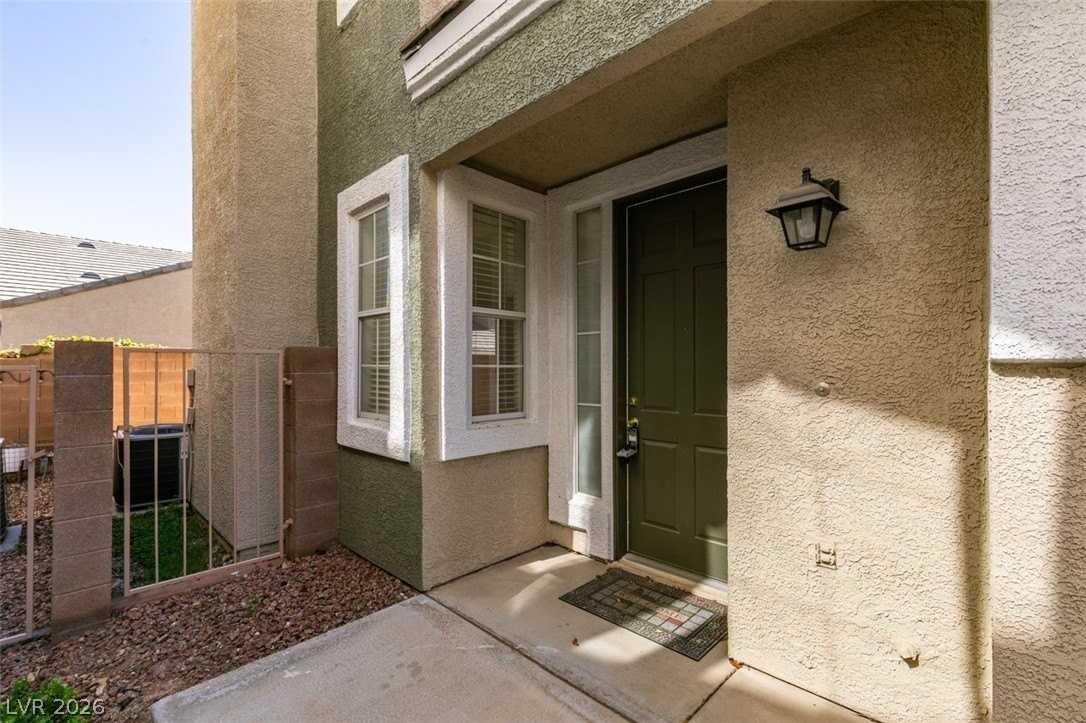 972 Paisley St - Photo 5 of 39