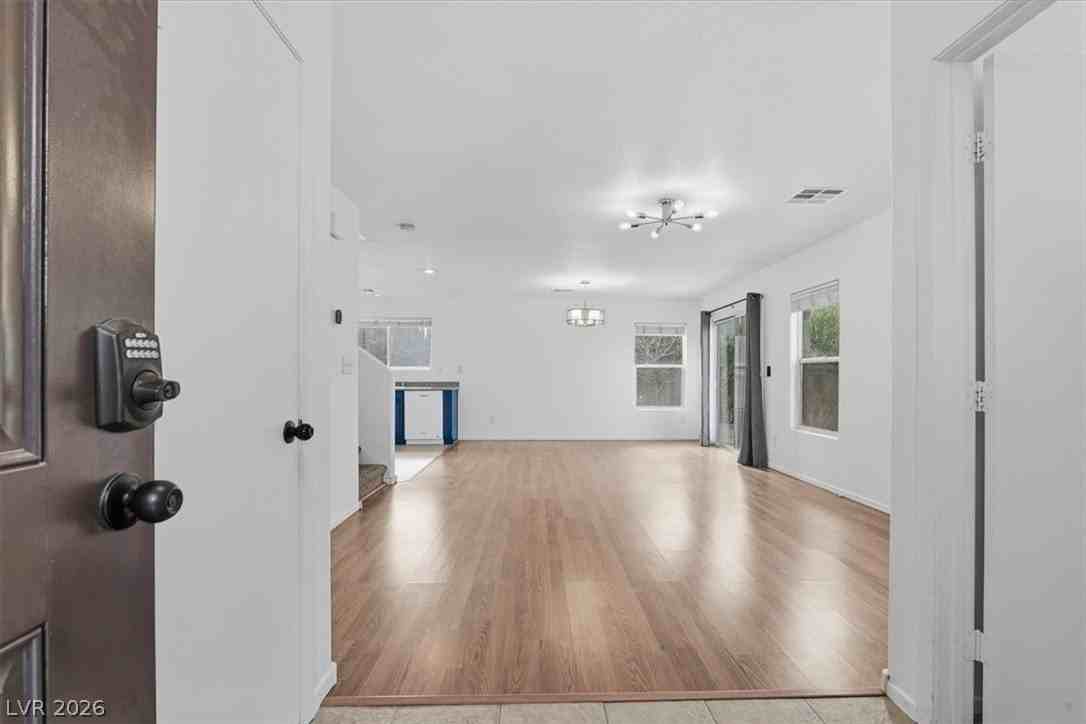 541 Penzance Ct - Photo 2 of 31