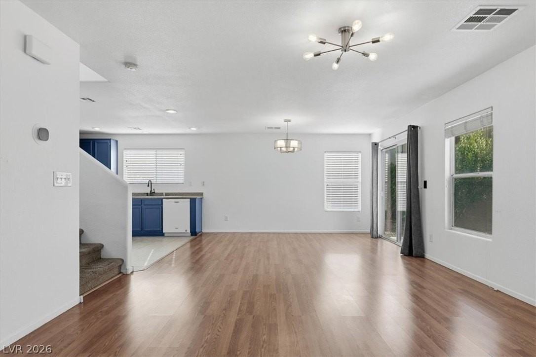 541 Penzance Ct - Photo 3 of 31