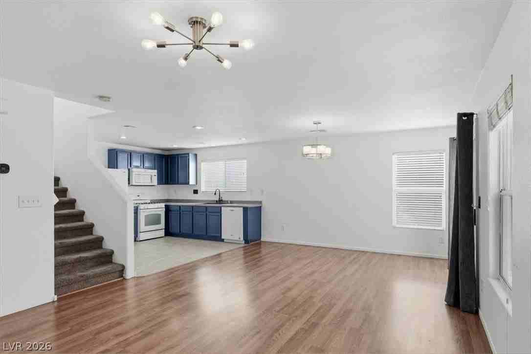 541 Penzance Ct - Photo 4 of 31